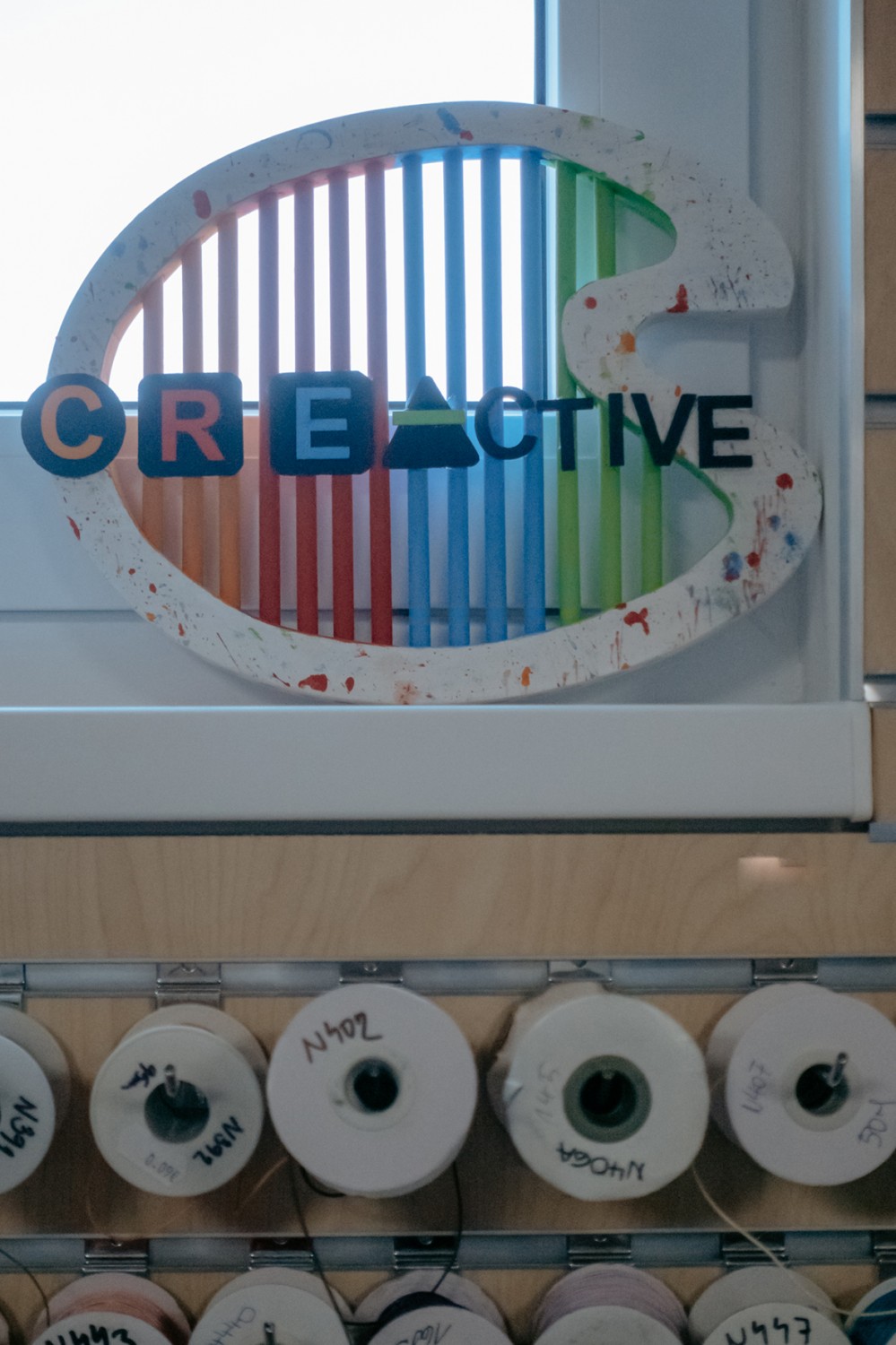 Velká letní soutěž 2022 dřevěná paleta s logem creActive